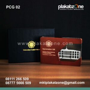 02-corporate-gift-apreciation-gift-UGM.jpg corporate gift unik dan elegan