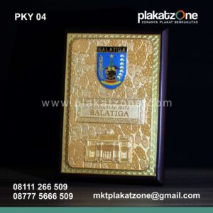 plakat kayu unik berkualias