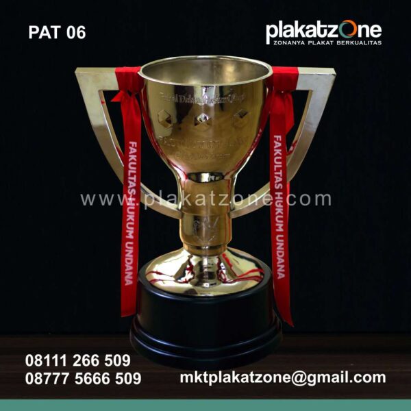 06-trophy-plakat-piala-fakultas-hukum-UNDANA.jpg trophy plakat piala eksklusif
