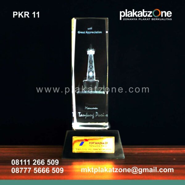 11-plakat-kristal-tanjung-puri.jpg souvenir plakat kristal elegan
