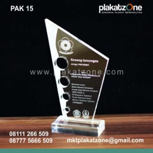 15-plakat-akrilik-laser-grafir-kenang-kenangan-POPMASEPI.jpg souvenir plakat akrilik grafir