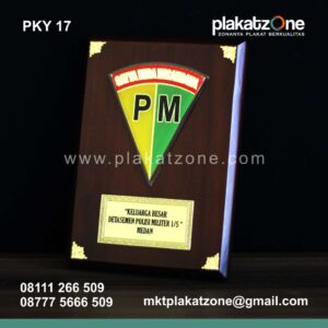 plakat kayu eksklusif