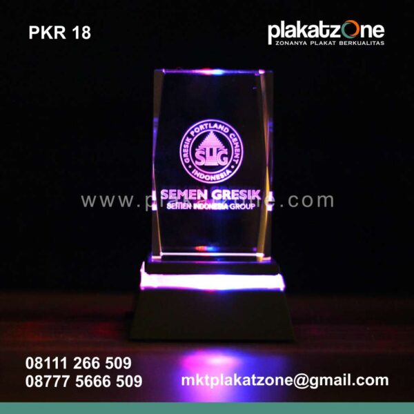 plakat kristal semen gresik mewah