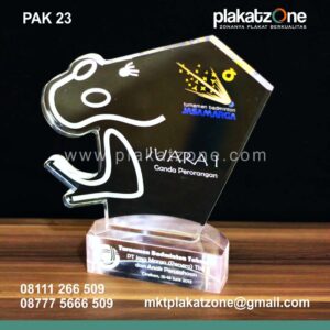 23-plakat-akrilik-laser-grafir-turnamen-badminton-jasa-marga.jpg plakat akrilik turnamen jasamarga