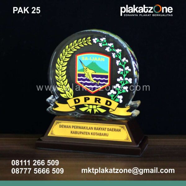 souvenir plakat akrilik dprd kabupaten kotabaru