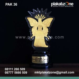 36-plakat-akrilik-pawai-fashion-fantasi-karnival-balikpapan.jpg souvenir plakat akrilik unik