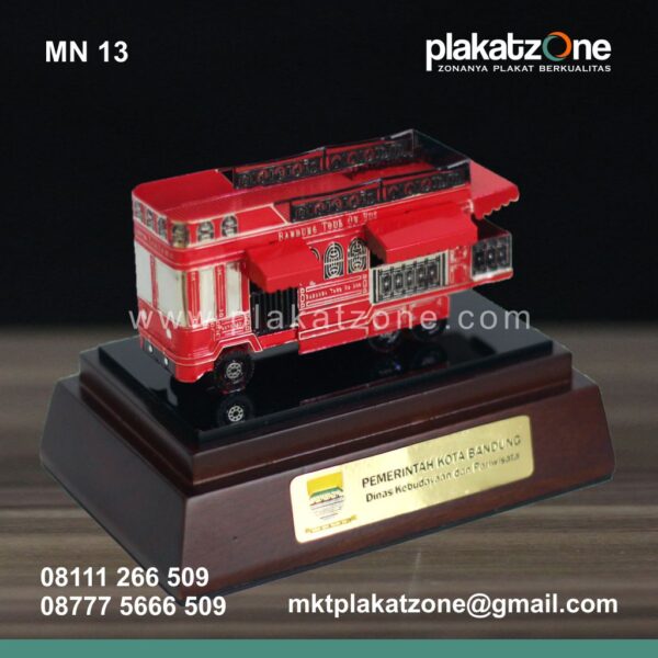 Miniatur Kendaraan Bandung Tour on Bus