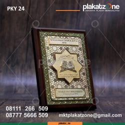 Plakat Kayu Yayasan Majelis Tafsir Al Qur'an