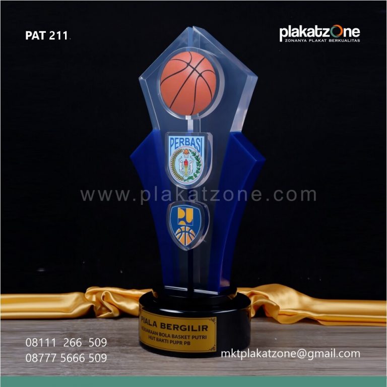 harga trophy kristal